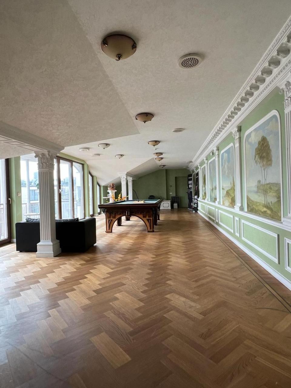 Center Penthouse